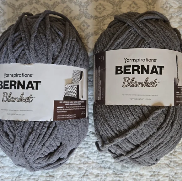 Bernat Blanket Yarn - Dark Gray 10.5 Oz Ea Skein - Picture 1 of 9